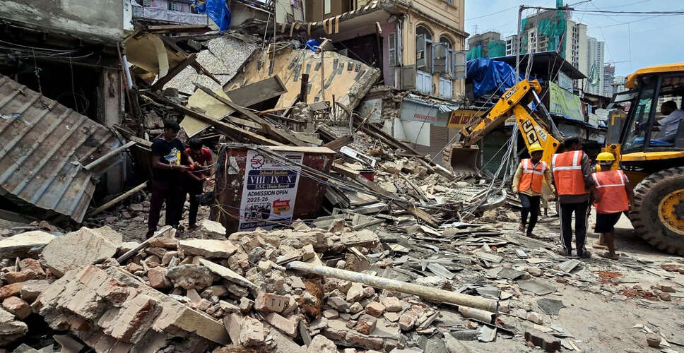 सुल्तानपुर में निर्माणाधीन मकान की छत गिरने से तीन मजदूरों की मौत