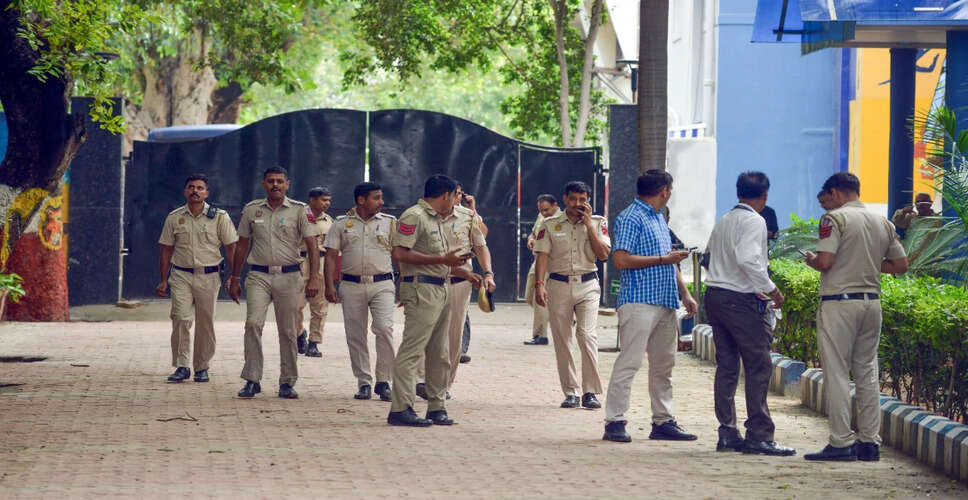 दिल्ली के स्कूलों में बम की धमकियों से दहशत का माहौल
