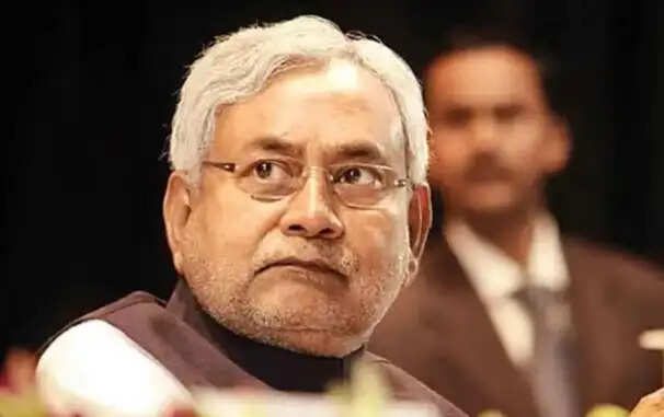 बिहार सरकार ने अधिकारियों के लिए सरकारी गाड़ियों की खरीद सीमा बढ़ाई