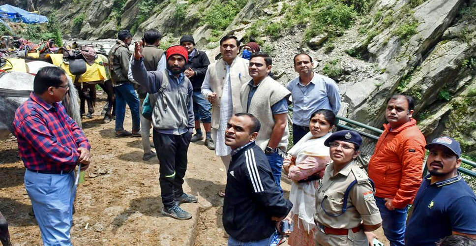 केदारनाथ यात्रा पर भारी बारिश का असर, तीन दिन के लिए रोकी गई यात्रा