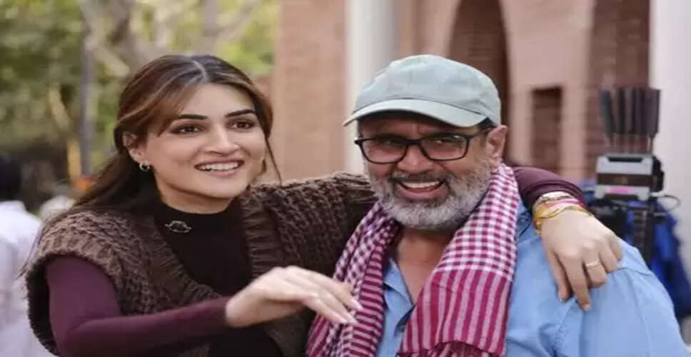 कृति सेनन ने निर्माता 'आनंद एल राय' को दी जन्मदिन की बधाई, 'तेरे इश्क में' की बीटीएस तस्वीरें साझा की
