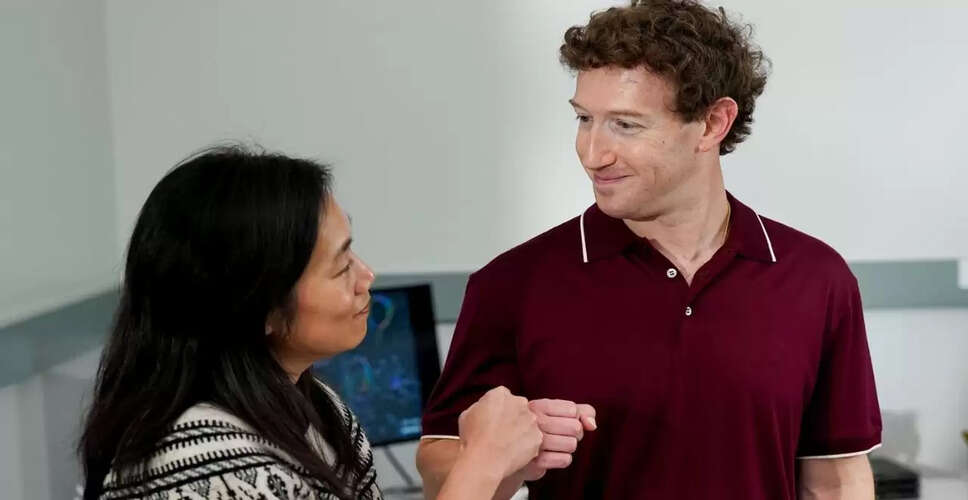 मार्क जुकरबर्ग पर बिना अनुमति स्कूल चलाने का आरोप