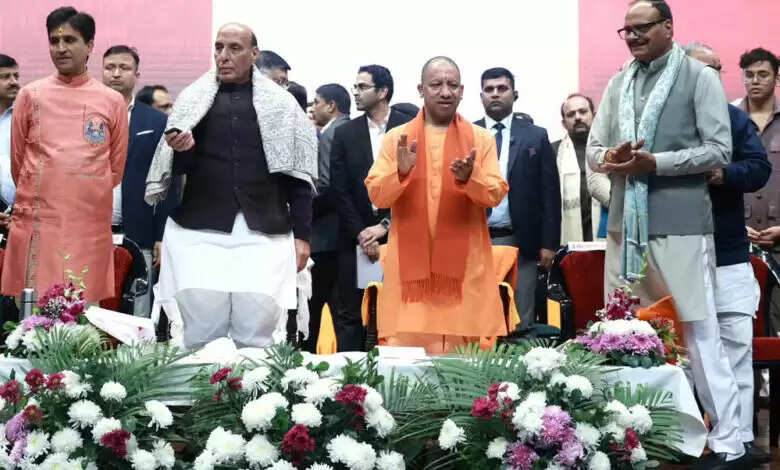 योगी आदित्यनाथ ने अटल बिहारी वाजपेयी को दी श्रद्धांजलि