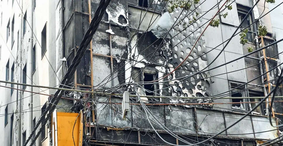 दिल्ली के होटल में आग: 21 की मौत, मुख्य रसोइया गिरफ्तार