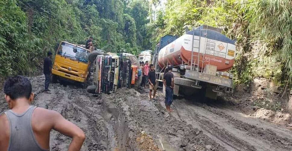 आइज़ॉल-सिलचर सड़क की स्थिति में और गिरावट, वाहन फंसे