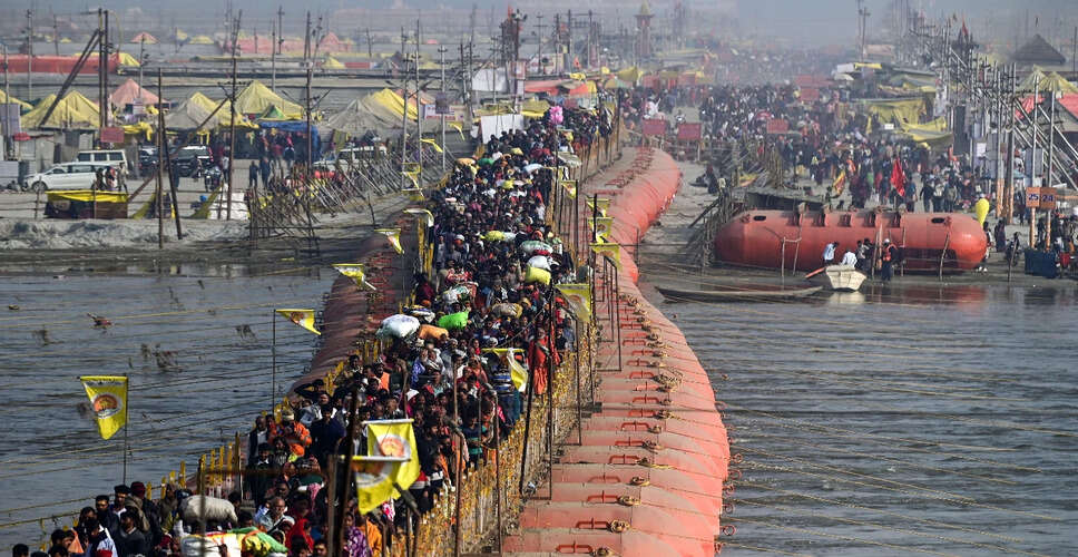 प्रयागराज माघ मेले में मौनी अमावस्या पर श्रद्धालुओं की भारी भीड़