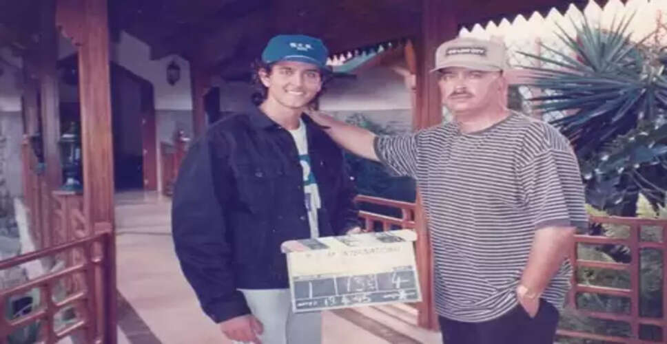 पुरानी यादों के जरिए ऋतिक ने दी राकेश रोशन को जन्मदिन की शुभकामनाएं, कहा- 'गर्व है मैं आपका बेटा हूं'