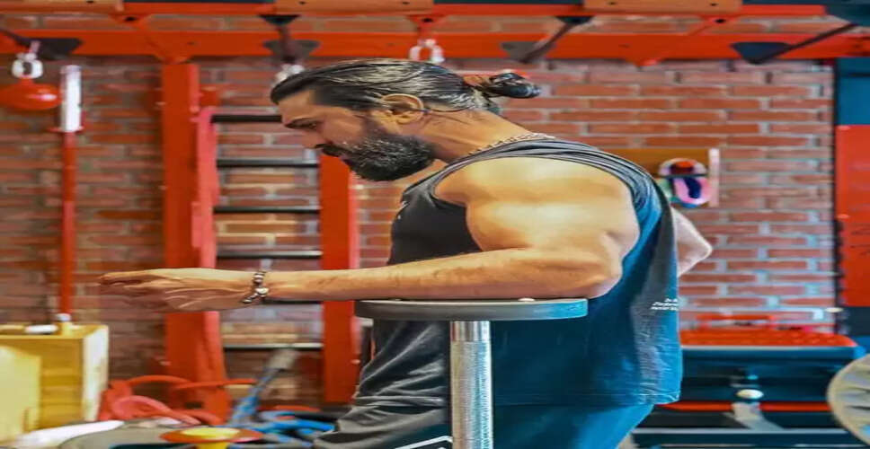 राम चरण ने 'पेड्डी' के लिए कसी कमर, सोशल मीडिया पर दिखाई झलक!