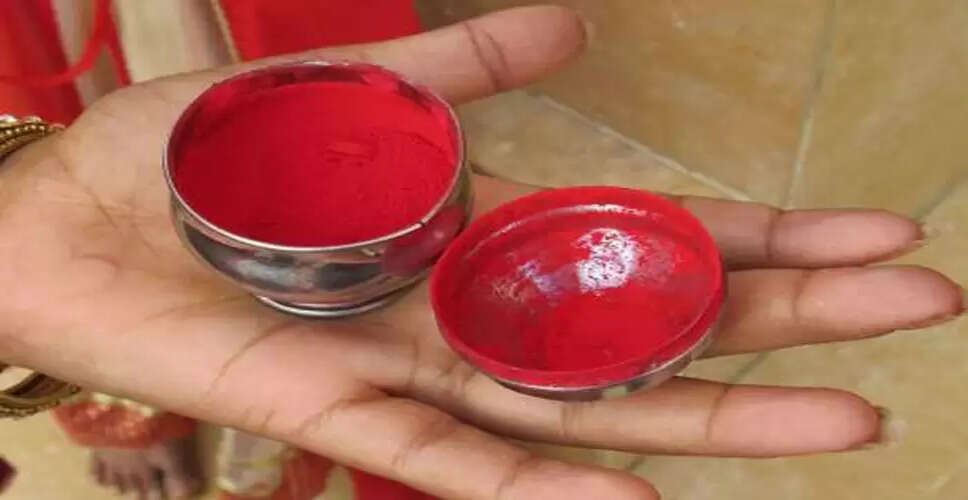 छत्तीसगढ़ के गांव में महिलाओं पर अजीब नियम: सिंदूर और कुर्सी पर बैठने पर पाबंदी