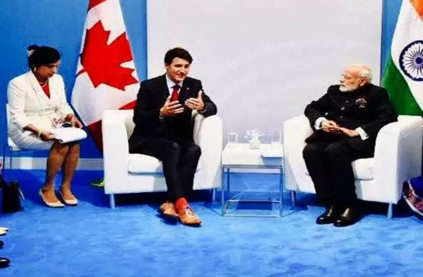पीएम मोदी के विदेश दौरे में साथ रहने वाली अनुवादक की कहानी