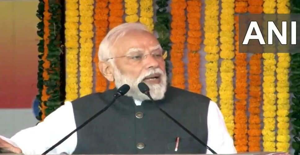 प्रधानमंत्री मोदी ने वाराणसी में चार नई वंदे भारत एक्सप्रेस ट्रेनों का उद्घाटन किया