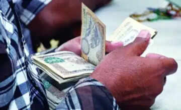 पैसों की बचत में बाधा डालने वाली पांच आदतें