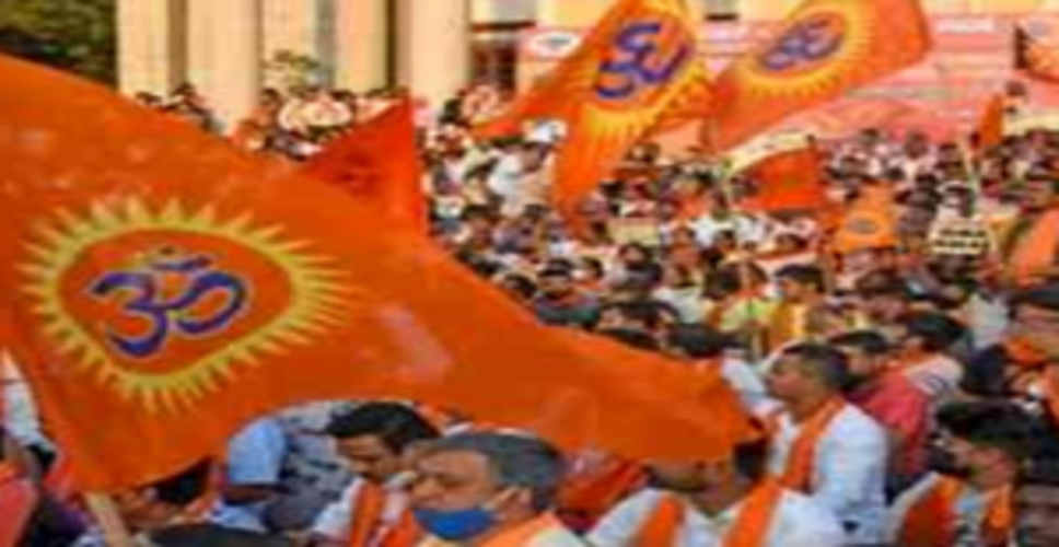 हनुमान ध्वज हटाने का विवाद : कर्नाटक पुलिस के खिलाफ हिंदू कार्यकर्ताओं का प्रदर्शन