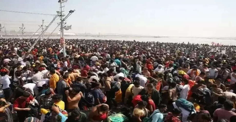 प्रयागराज में महाकुंभ के दौरान भीड़ से जाम की स्थिति, पुलिस हुई असहाय