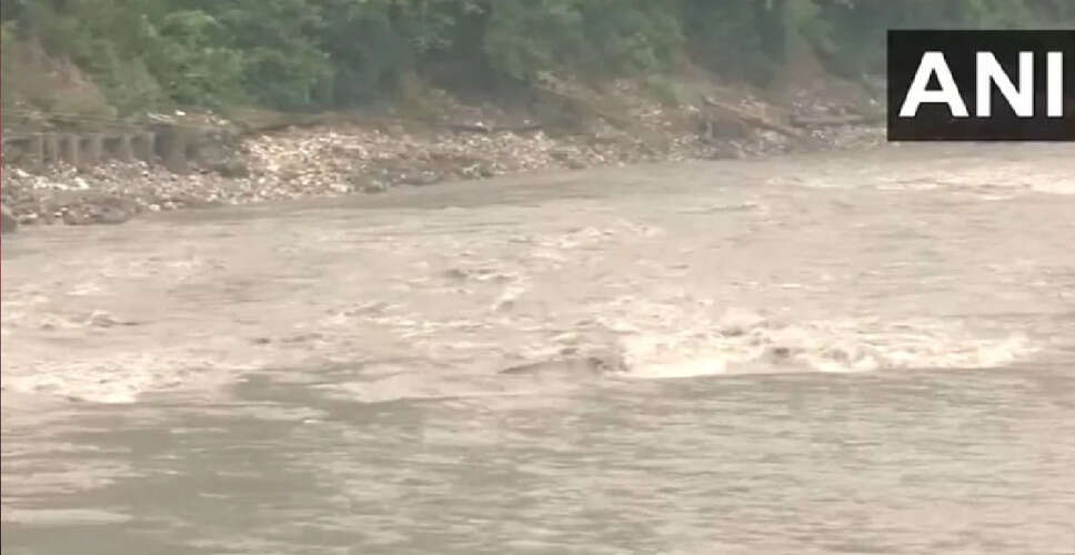 मंडी में बारिश और भूस्खलन से 10 लोगों की मौत, IMD ने जारी किया रेड अलर्ट