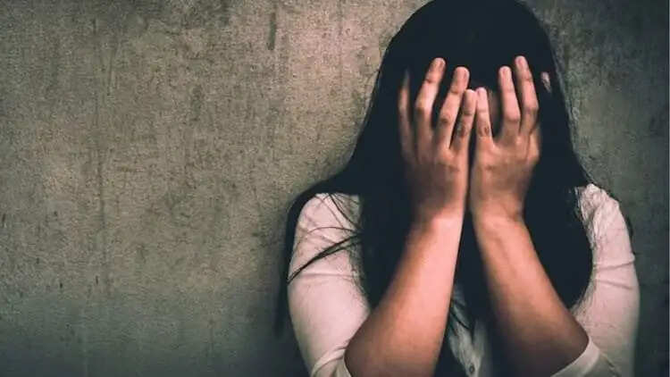 शादी का झांसा देकर युवती से दुष्कर्म, तीन आरोपी गिरफ्तार