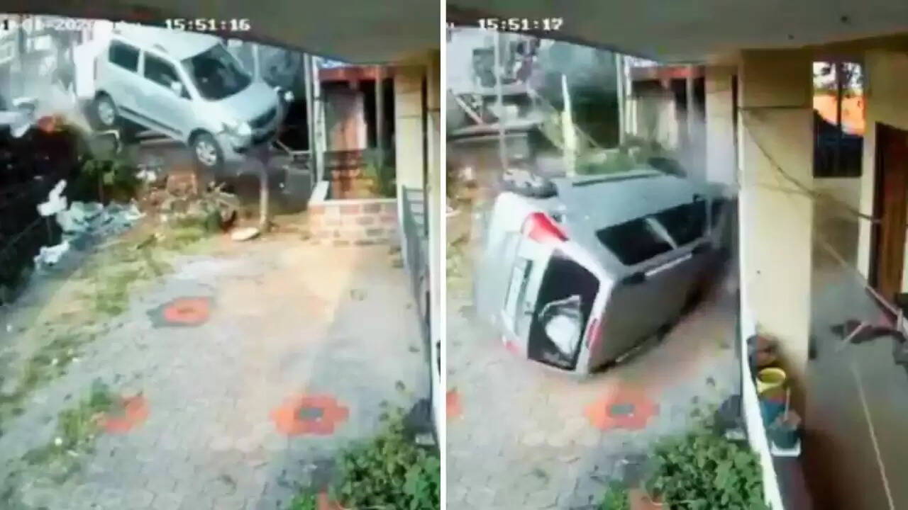 कर्नाटक में टायर फटने से वैगनआर कार का खतरनाक हादसा