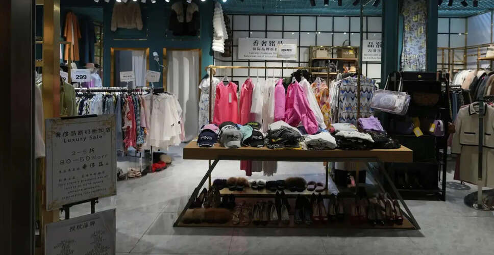चीन की आर्थिक स्थिति: उपभोक्ता खर्च में गिरावट और निवेश गतिविधियों में कमी