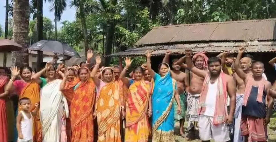 Bijni के Matiapara गांव में बिजली संकट के खिलाफ प्रदर्शन