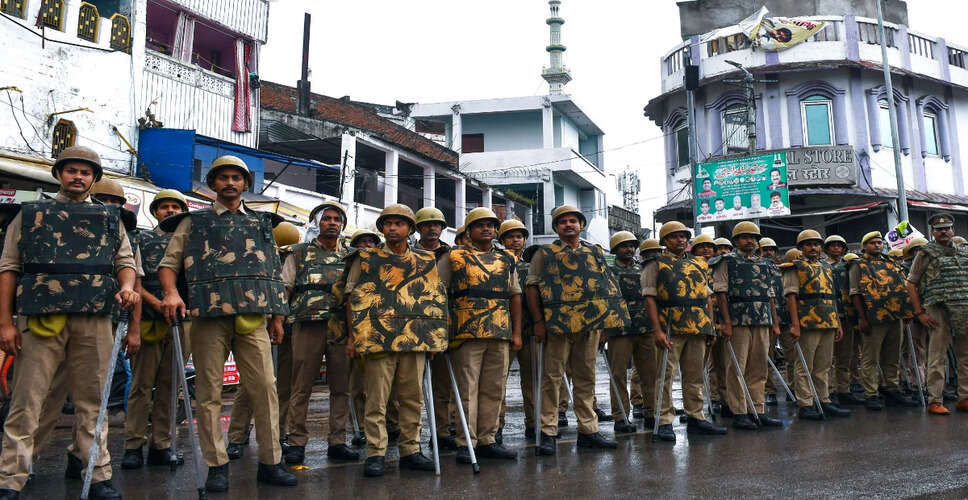जयपुर में मस्जिद के बाहर हिंसा, पुलिस ने की आंसू गैस का इस्तेमाल
