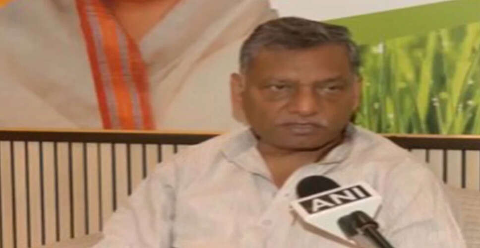 एलपीजी सिलेंडरों की कीमतों में वृद्धि पर कांग्रेस और भाजपा के नेताओं की प्रतिक्रियाएँ