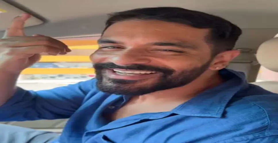 'तेरे मुंह ते मूंछ कोई ना' गाने पर अंगद बेदी ने दिए गजब के एक्सप्रेशन, पत्नी नेहा धूपिया ने की तारीफ