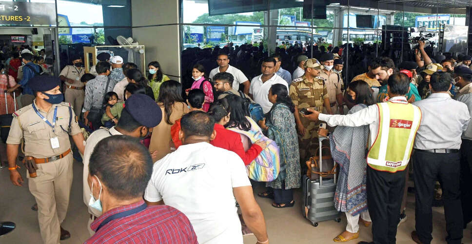 दिल्ली में स्पाइसजेट विमान की तकनीकी खराबी से यात्रियों में हड़कंप