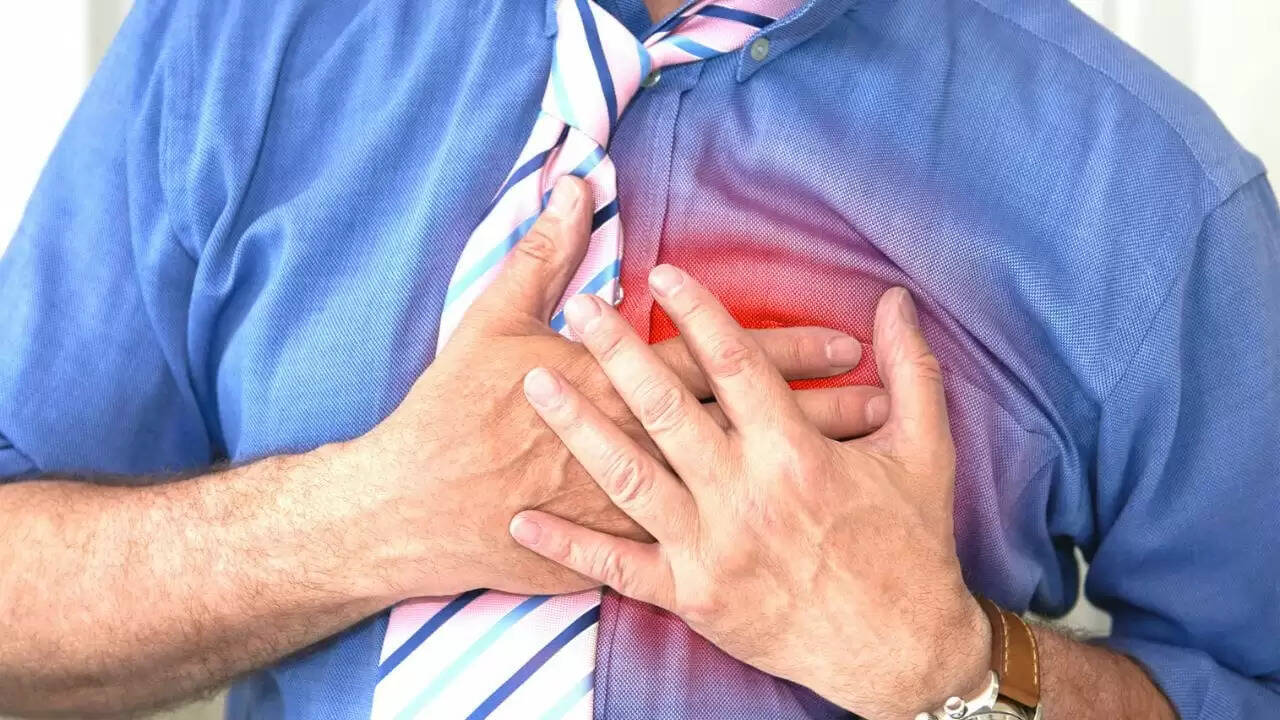 सर्दियों में हार्ट अटैक का खतरा: जानें इसके कारण और बचाव के उपाय