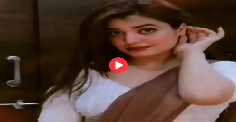 सोशल मीडिया पर वायरल हो रहा हॉट मॉडल का डांस वीडियो