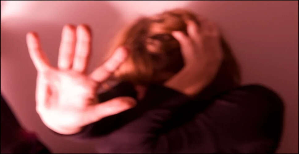 पुलिस ने नाबालिग बेटियों से दुष्कर्म के आरोपी को किया गिरफ्तार