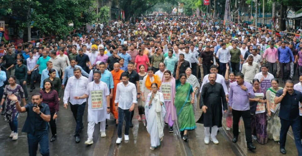 ममता बनर्जी का विरोध मार्च: बंगाली भाषियों के अधिकारों की रक्षा की मांग