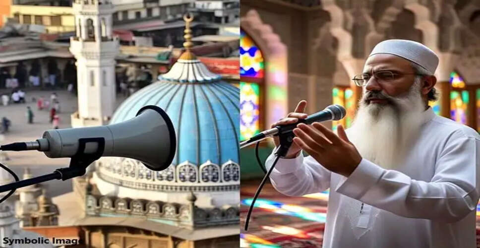लाउड स्पीकर पर मौलवी के खर्राटों का वायरल वीडियो