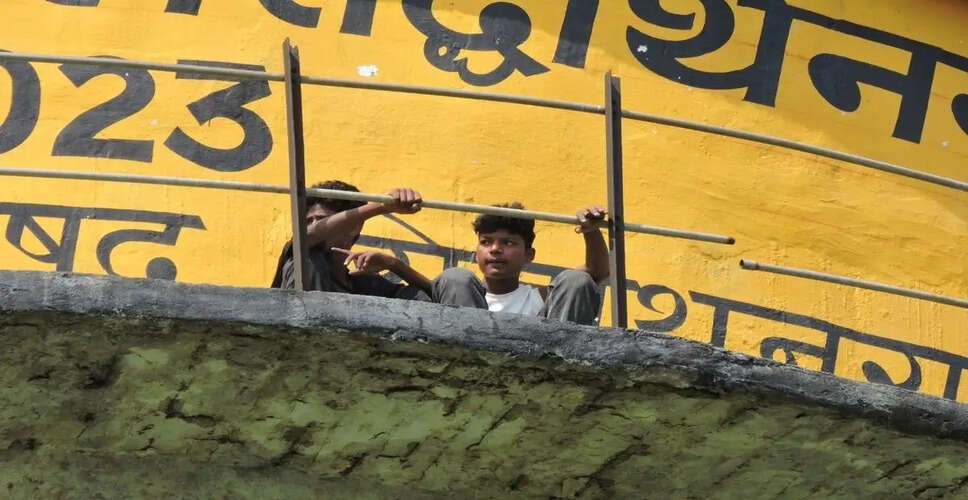 भारतीय वायु सेना ने सिद्धार्थनगर में फंसे बच्चों को सुरक्षित निकाला