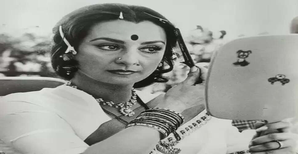 जब सायरा बानो ने दिलीप कुमार के साथ वैजयंती माला की फोटो को कैंची से काटकर कर दिया था अलग
