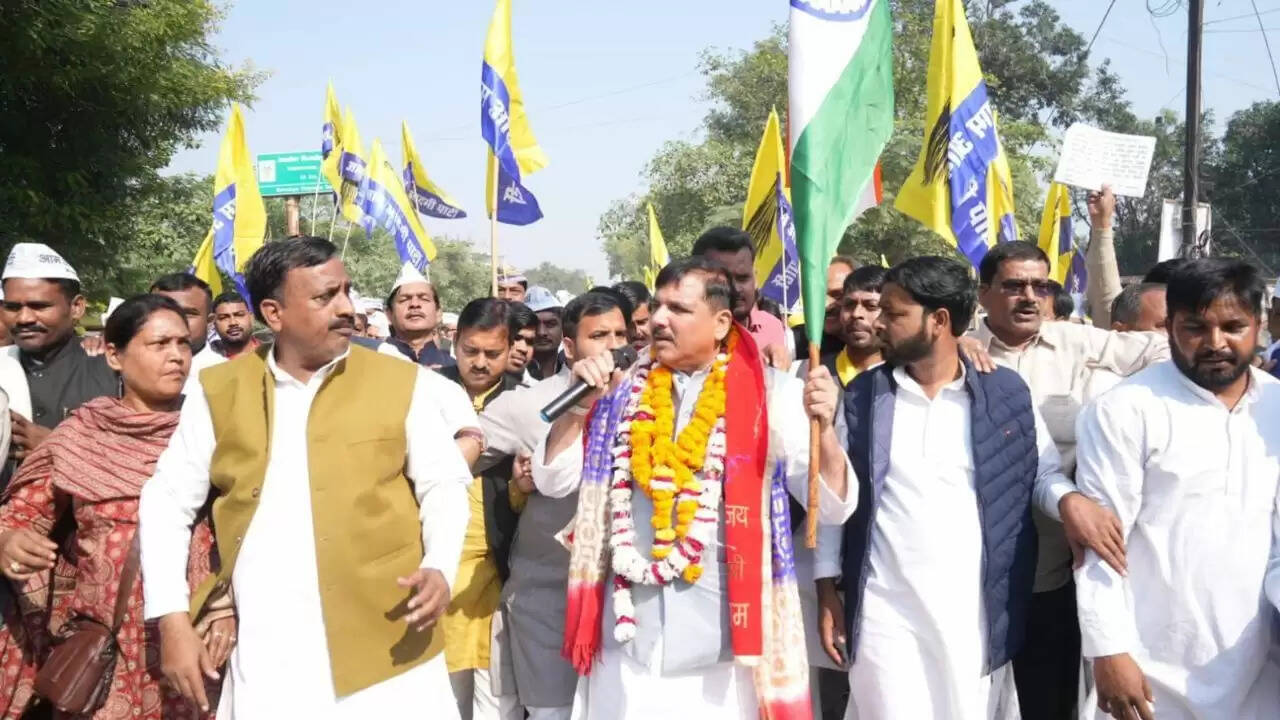 संजय सिंह की पदयात्रा: उत्तर प्रदेश में बेरोजगारी और सामाजिक भेदभाव के खिलाफ आवाज़