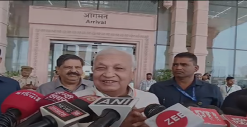 रामलला का दर्शन करने अयोध्या पहुंचे राज्यपाल आरिफ मोहम्मद खान, बोले- 'गर्व की बात'