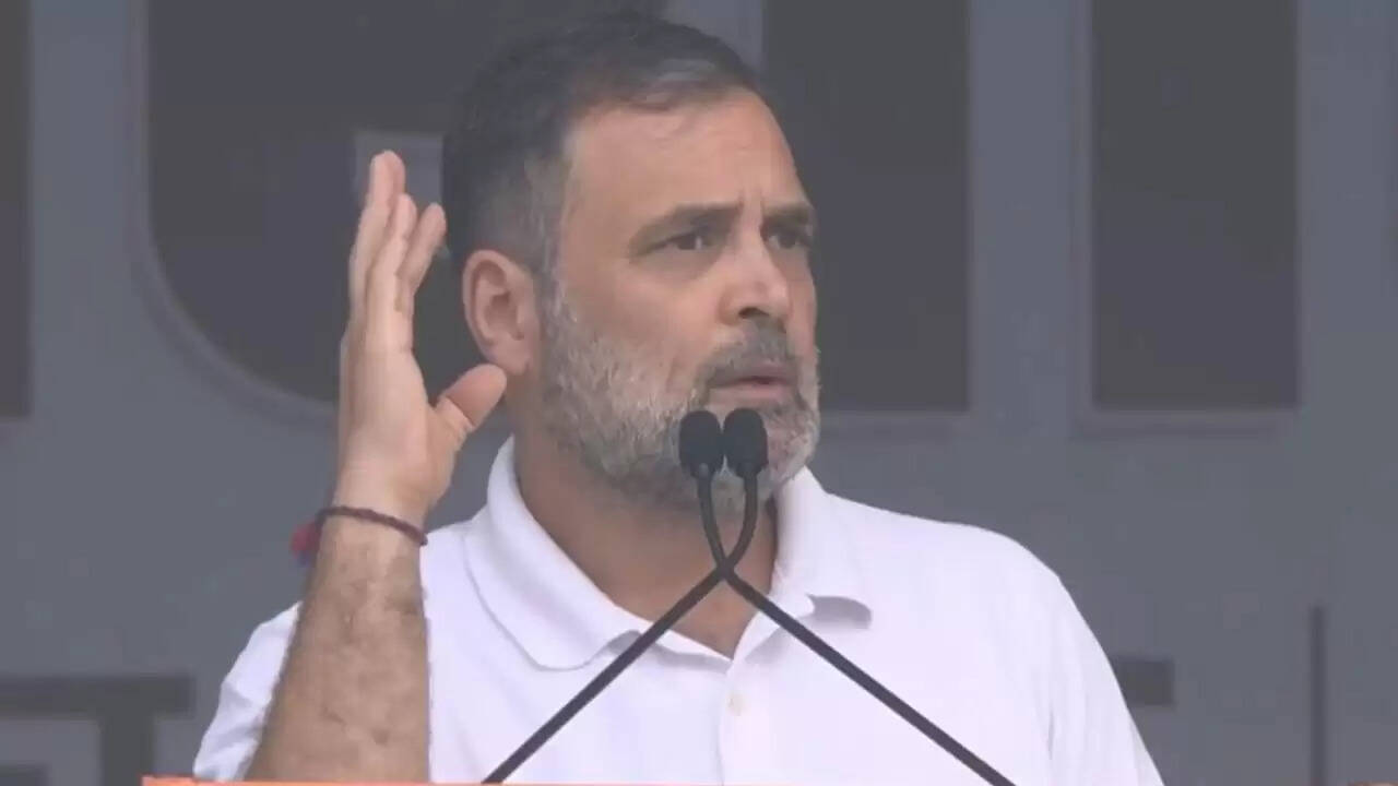 राहुल गांधी की विदेश यात्राओं पर BJP का हमला: गौरव भाटिया का आरोप