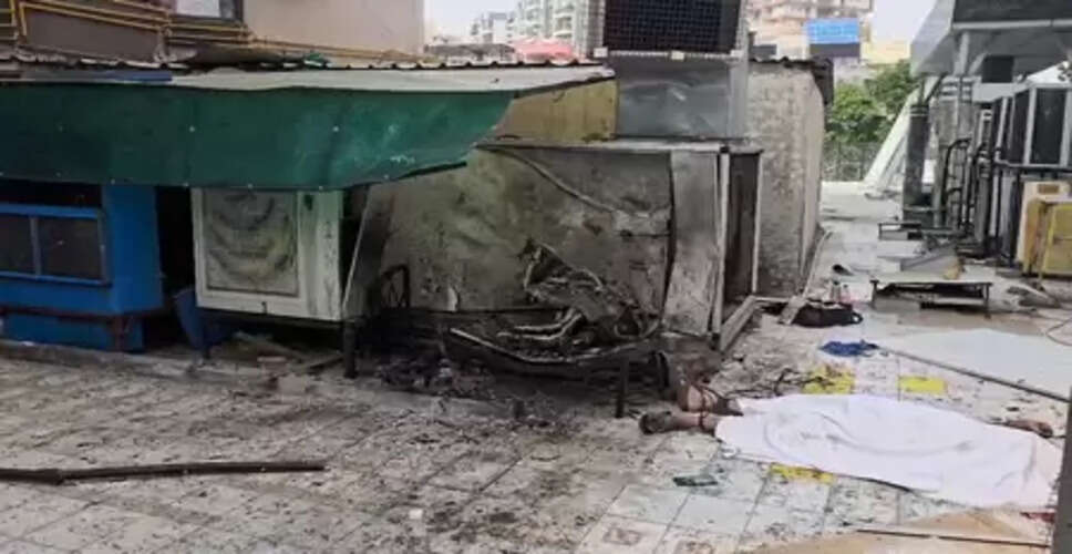 गाजियाबाद: एसी में गैस भरते समय सिलेंडर ब्लास्ट, एक युवक की मौत, दूसरा घायल