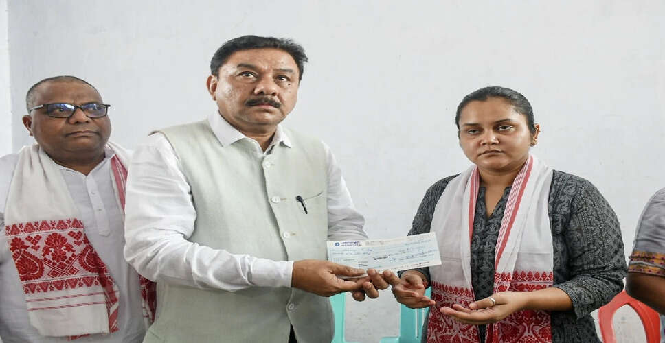 पीएम मोदी का कानपुर दौरा: आतंकी हमले में मारे गए शुभम द्विवेदी के परिवार से मुलाकात