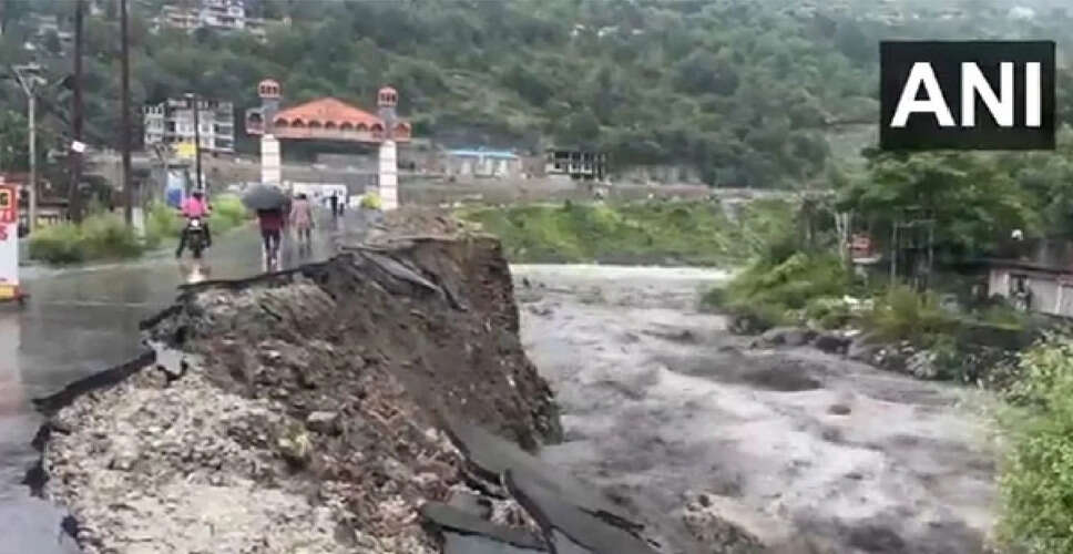 हिमाचल प्रदेश में बारिश से तबाही: सभी शैक्षणिक संस्थान बंद