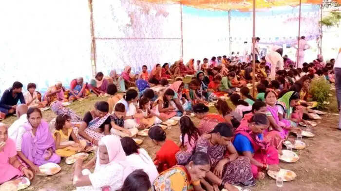 भंडारे का महत्व: क्यों नहीं खाना चाहिए भंडारे का भोजन?