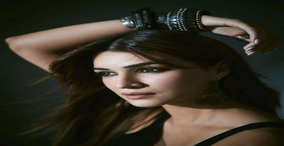 कृति सेनन की नई तस्वीरें सोशल मीडिया पर छाईं