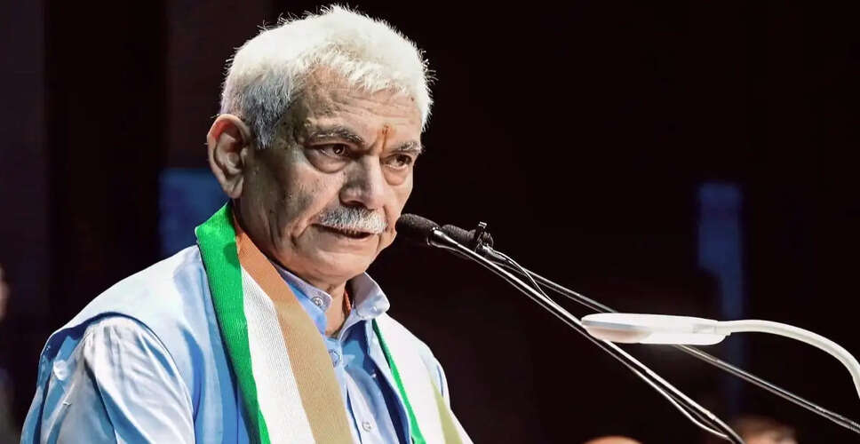 जम्मू-कश्मीर में आतंकवाद के खिलाफ सख्त कार्रवाई: दो सरकारी कर्मचारियों की बर्खास्तगी