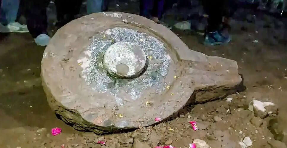 उज्जैन में प्राचीन शिवलिंग की खोज से भक्तों में उत्साह