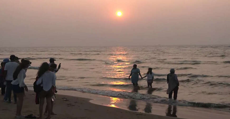 गोवा में नववर्ष का जश्न: समुद्र तटों पर उमड़ा जनसैलाब