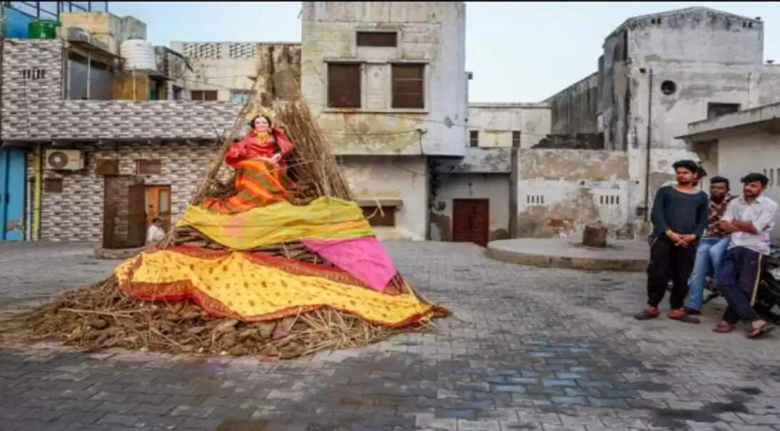 होलिका दहन पर धन और समृद्धि के लिए विशेष उपाय