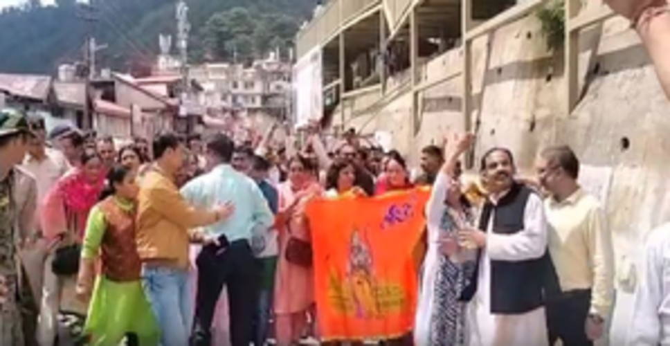 शिमला : अवैध मस्जिद को लेकर हिंदुओं ने निकाला रोष मार्च