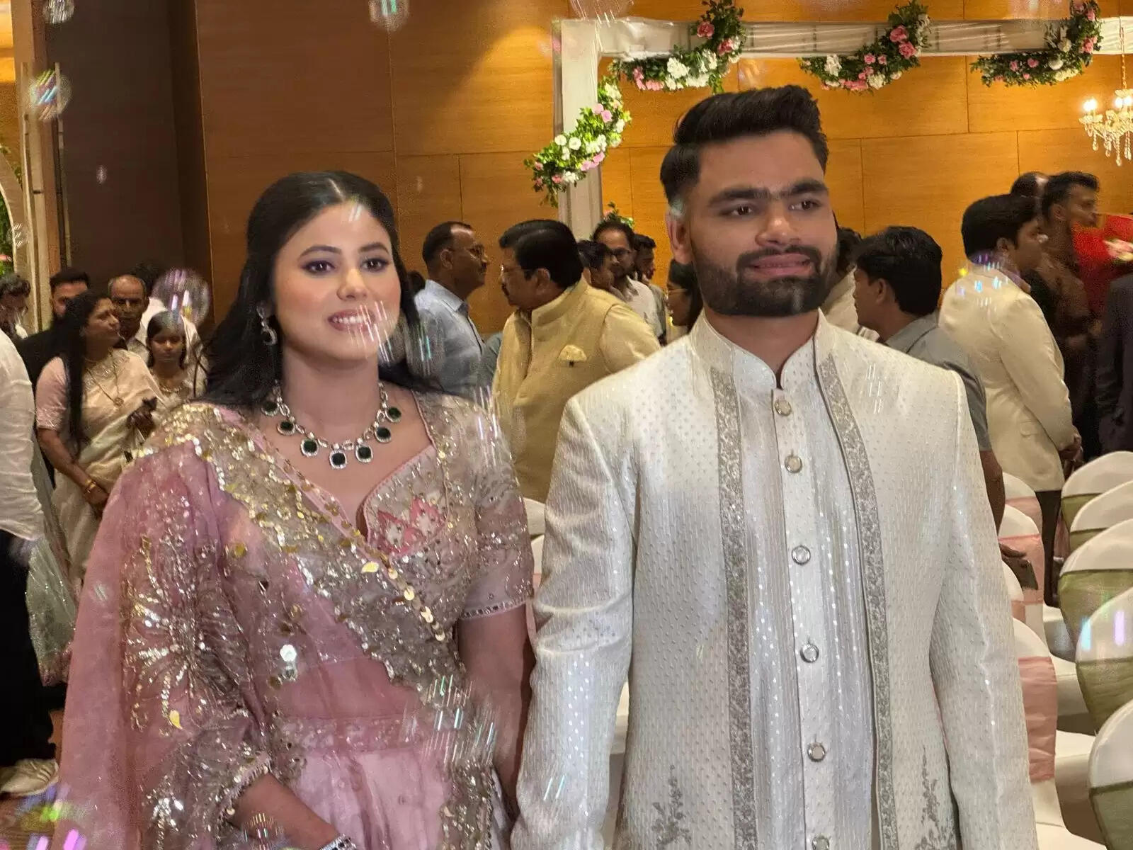 रिंकू सिंह और प्रिया सरोज की सगाई लखनऊ में हुई