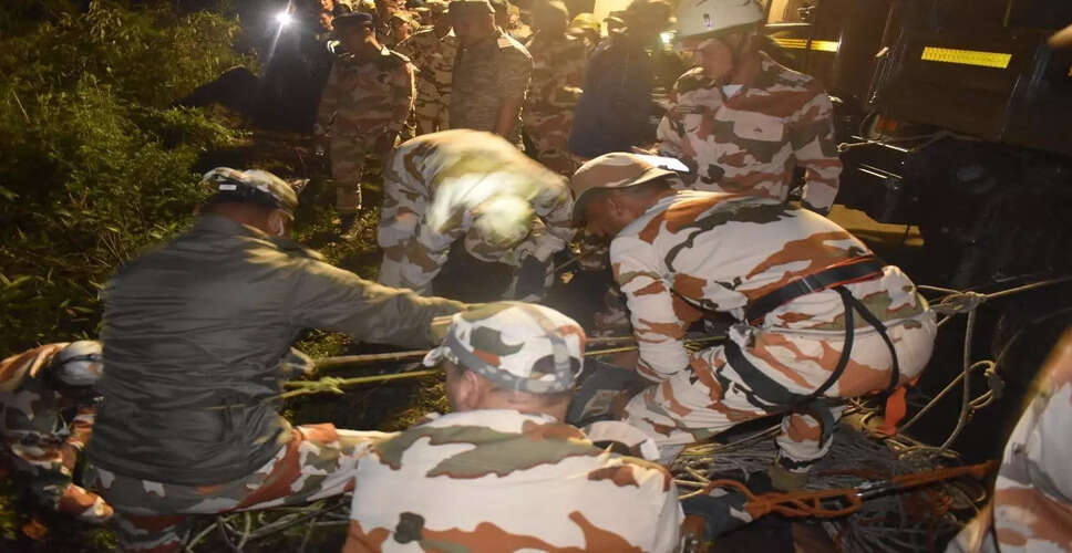 सिक्किम में पर्यटकों की गाड़ी दुर्घटनाग्रस्त, एक की मौत, आठ लापता
