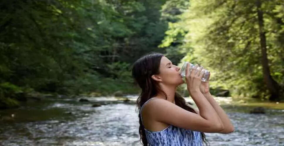 आयुर्वेद के अनुसार पानी पीने के सही तरीके और समय